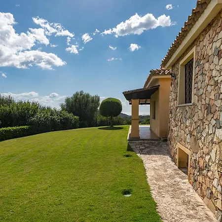 Anna Maria Villa *